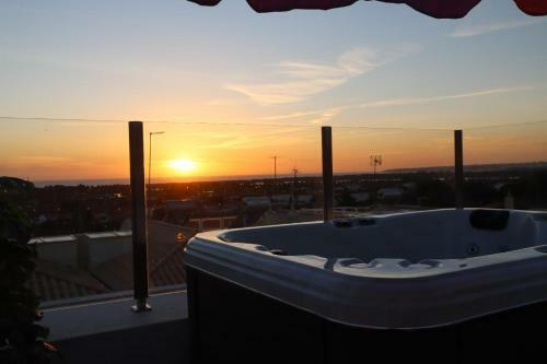 Home Encosta Dos Salgados By Bedzy - Private Jacuzzi