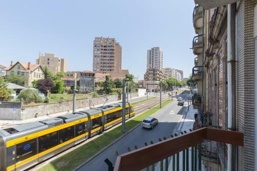 Apartamento Lovely Flat With Charming Terrace By Host Wise