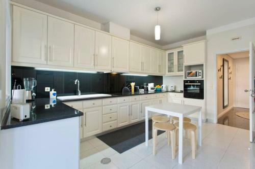 Beach & Sunset - Luxury Apartment