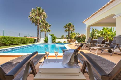 Villa Amarela