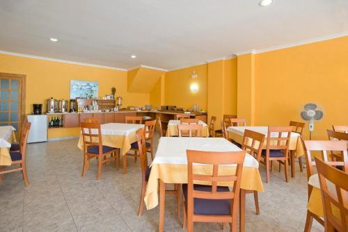 Aparthotel Hostal La Perla