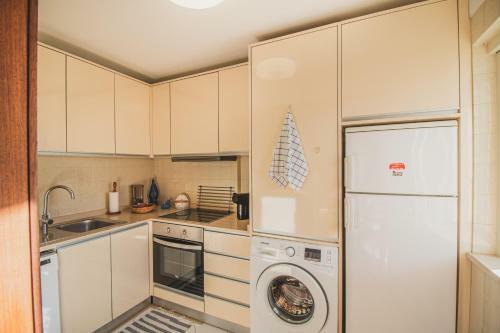 Apartamento Two Bed By The Marina With Pool
