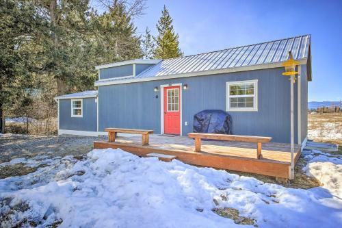 Contemporary Tiny House With Mountain Views