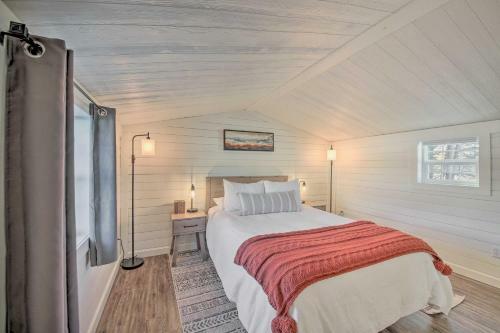 Contemporary Tiny House With Mountain Views