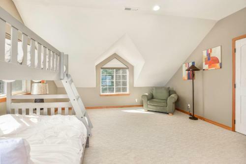 Moosewood Haven - Ideal Lakeside Retreat
