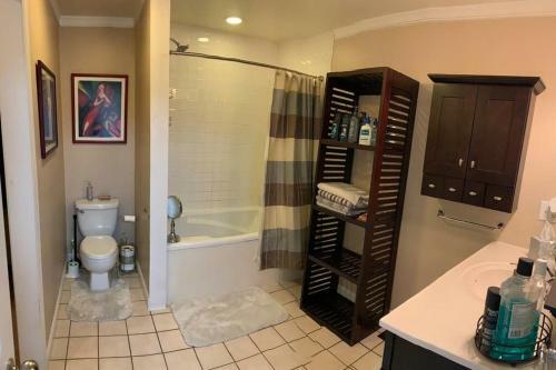 Deluxe Large 1800sf Townhouse With Large Deck