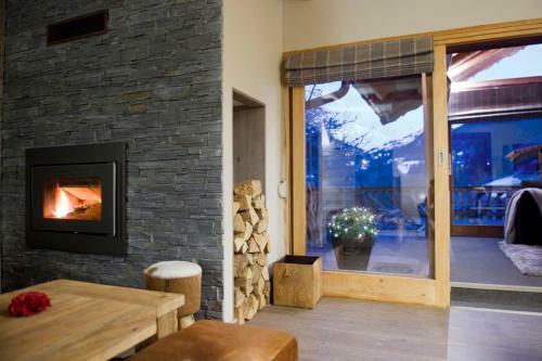 Chalet La Tanniere - Ski-in In Chandon!