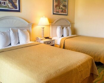 Hotel Surfside Oceanfront Inn & Suites