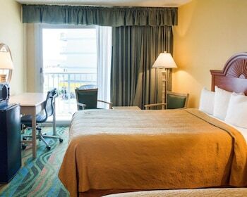 Hotel Surfside Oceanfront Inn & Suites