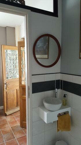 Hostal La Cadole De Chardonnay