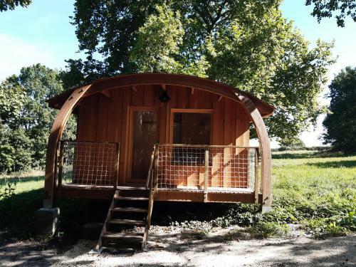 Hostal Les Cabanes Du Ch�teau de Charnizay