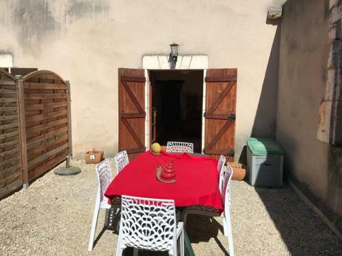 Le Milieu Chai, Chateau de Charras