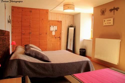Bed & Breakfast La Pierre Trou�e Chambre D'h�tes