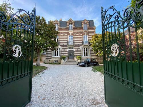 Hostal Maison Blanche Chartres - Maison D'h�tes 5 �toiles