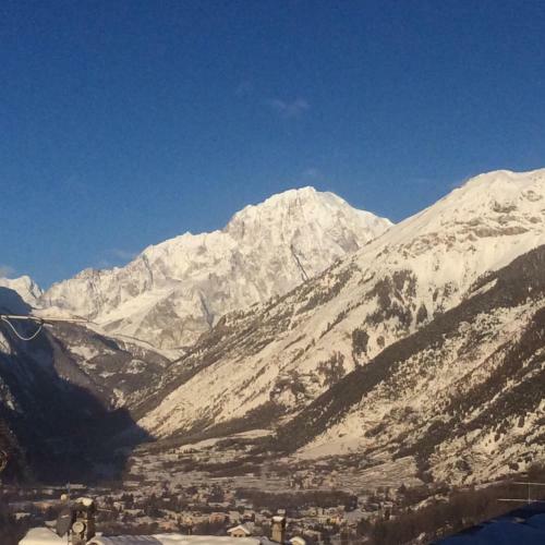 Apartamento Trilocale Con Vista Monte Bianco