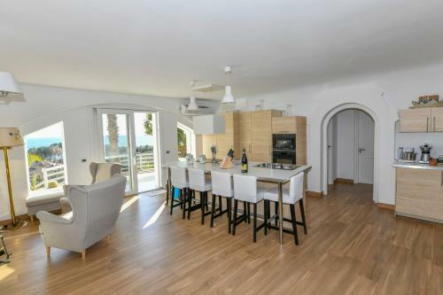 Charming Sea View Villa With Pool - Praialonga