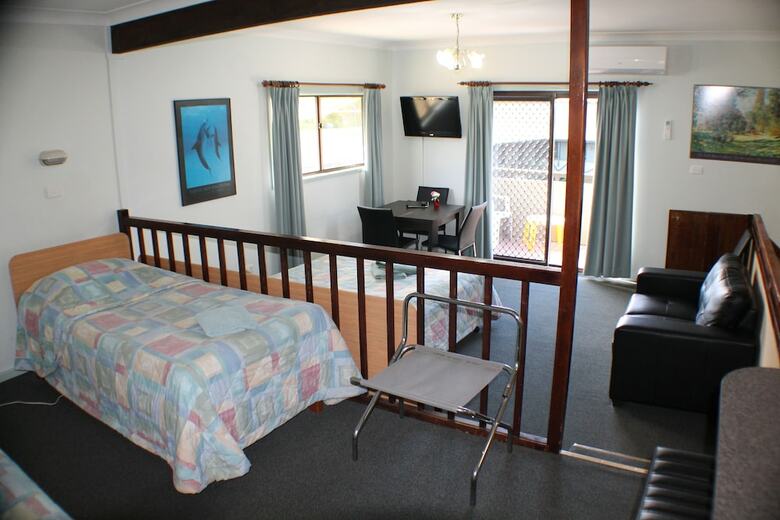 Lake Forbes Motel