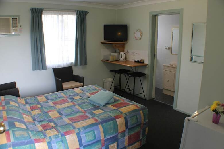 Lake Forbes Motel