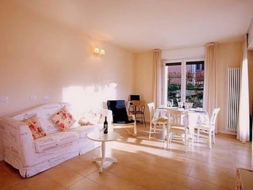Village Centre Apartment-pool, Parking, Garden