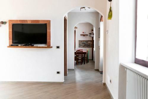 La Casa Di Ugo Sotto Il Borgo