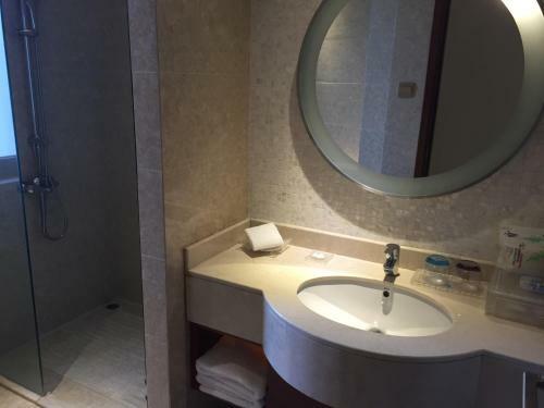 Sanya Seacube Holiday Hotel