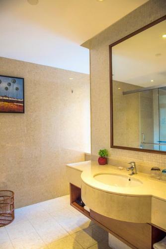 Sanya Seacube Holiday Hotel