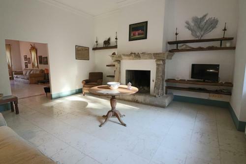 Hostal Room In Bb - Deluxe Sandola Double