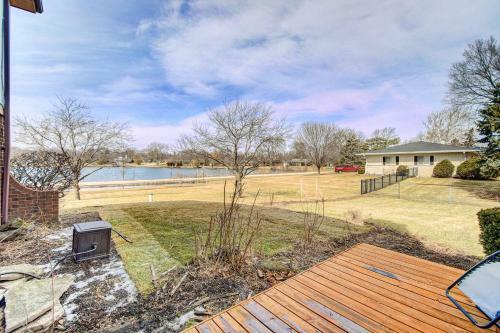 Classy Lakefront Home Charcoal Grill And Deck!