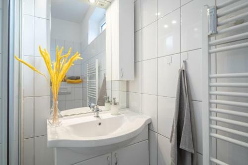 Beautiful Apartment For 9 With 2 Br & Cosy Kitchen