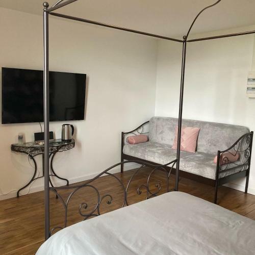 Hostal Ch�teau de La Bouchatte Chambre Les Roses