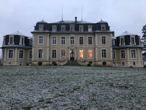 G�te 2 Chambres 5 Personnes Dans Le Ch�teau de La Bouchatte