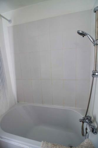 Apartamento U2 Studio Centre Ville � 2 Pas de Naval Group - Netflix