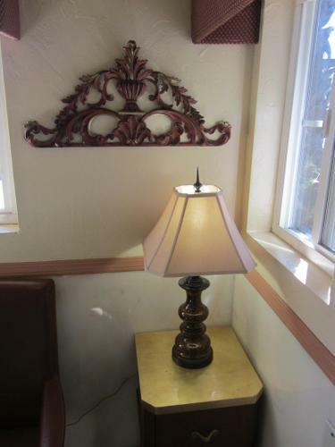 Hotel Civic Center Lodge / Lake Merritt Bart
