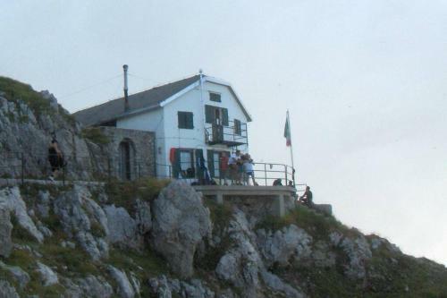 La Casa A Chiocciola Between Lake And Mountains