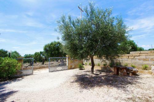 Pajara Salentina Con Ampia Veranda E Giardino