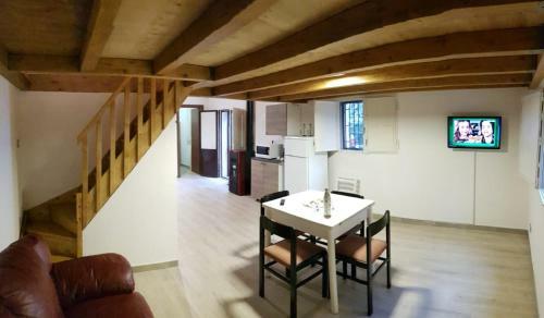 Etna Cr� House