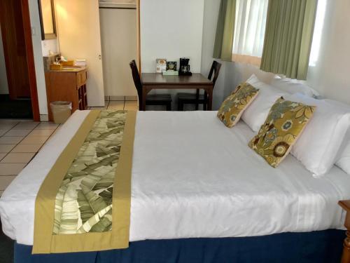Holiday Surf Hotel