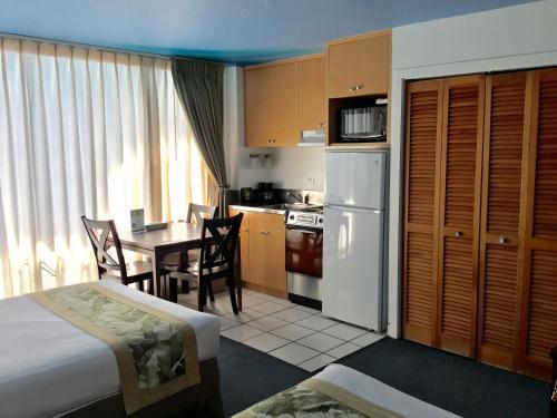 Holiday Surf Hotel