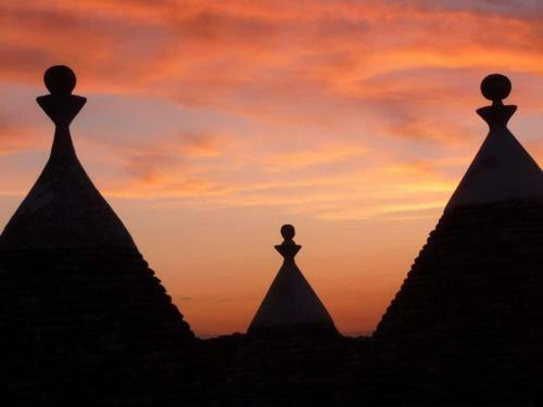 Trullo Azzurro...in Un Mare Di Verde