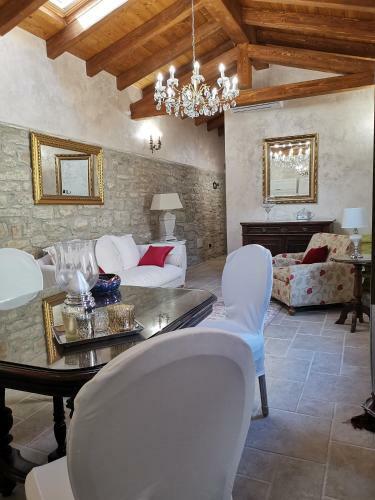 Hostal L'antica Dimora - Suites & Apartments