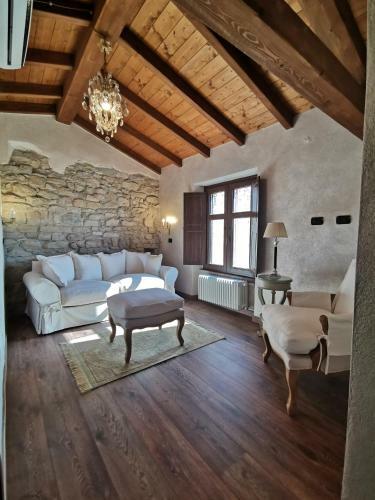 Hostal L'antica Dimora - Suites & Apartments