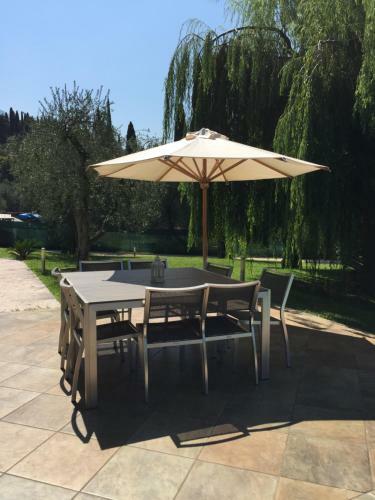 Villa Cipressi-piscina-whirpool-sana