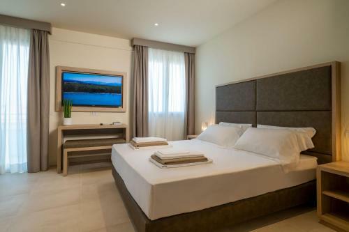 Palace Lido Hotel & Suites