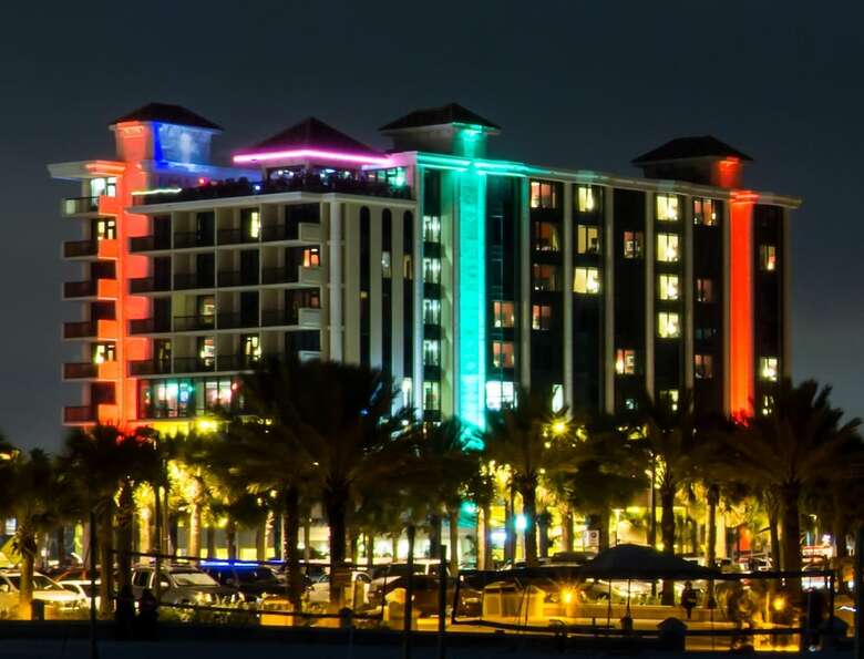 Pier House 60 Marina Hotel