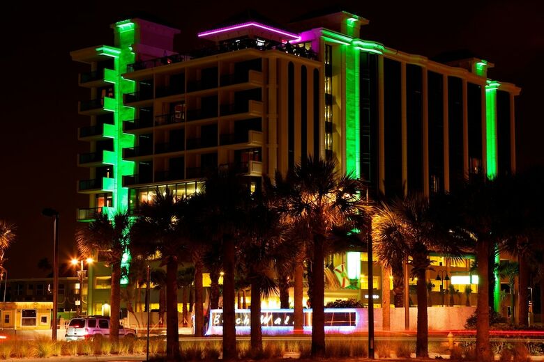 Pier House 60 Marina Hotel