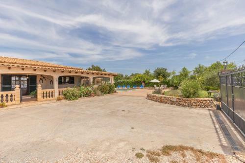 Acogedora Finca Con Piscina
