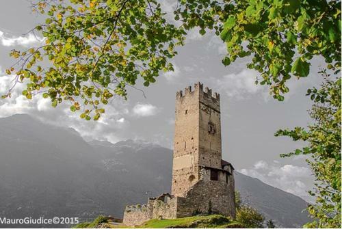 Villa Castello Del 1100 Con Vista E Jacuzzi In Valtellina