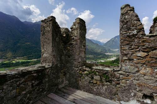 Villa Castello Del 1100 Con Vista E Jacuzzi In Valtellina