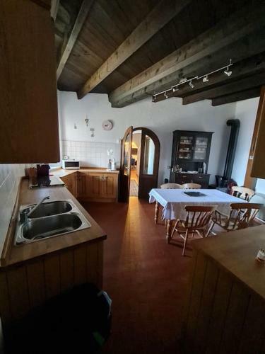 Villa Castello Del 1100 Con Vista E Jacuzzi In Valtellina
