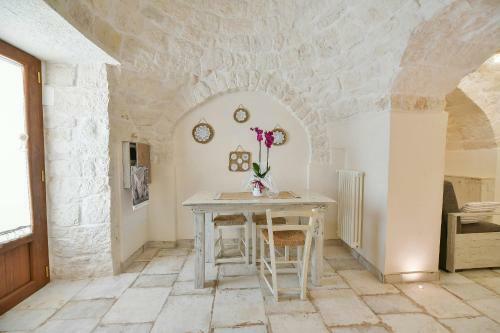 Villa Trulli Coleb� Con Piscina